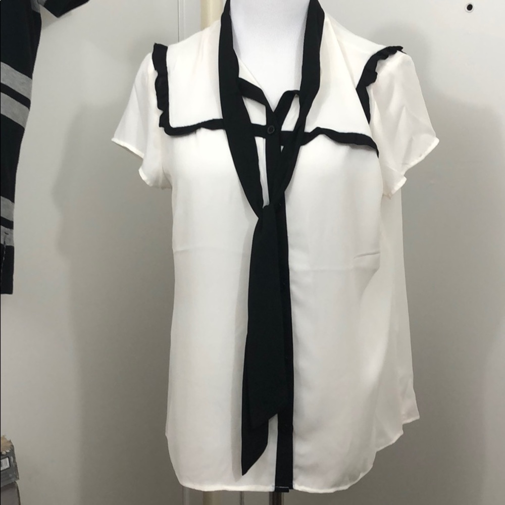 White blouse with black accents - Picture 2 of 4